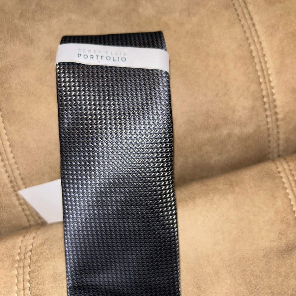 Perry Ellis Portfolio Korrine Stripe Neck Tie: NWT Retail: $55.00
